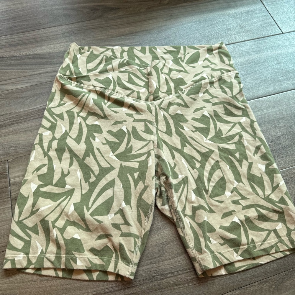 Green patterned biker shorts